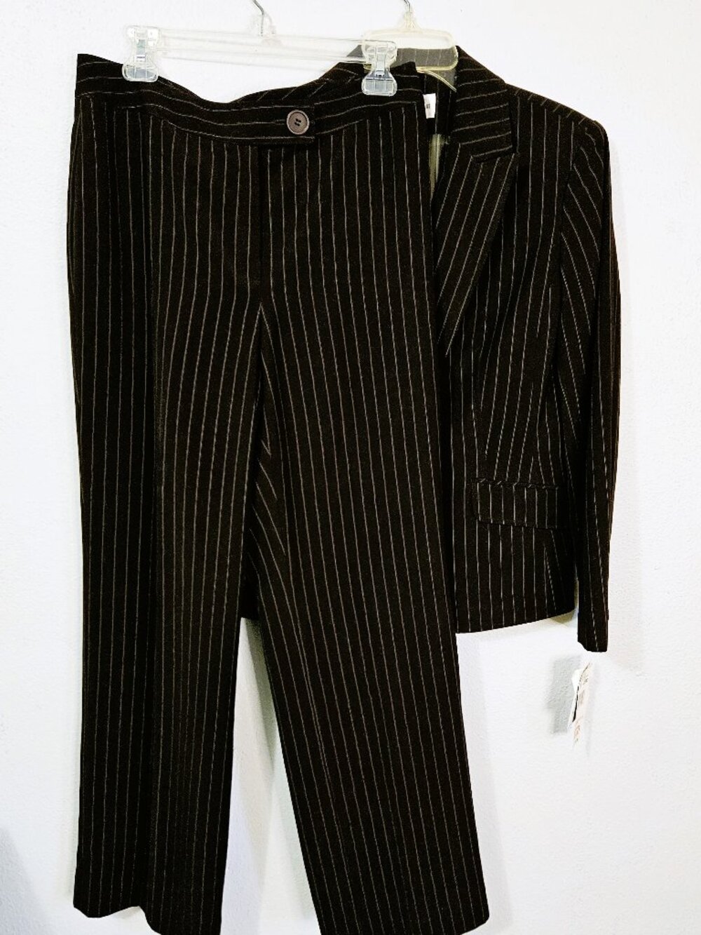 Jones New York Women's Dark Brown/White 2 PC Pinstripe Pant Suit Size 10 - Picture 3 of 10